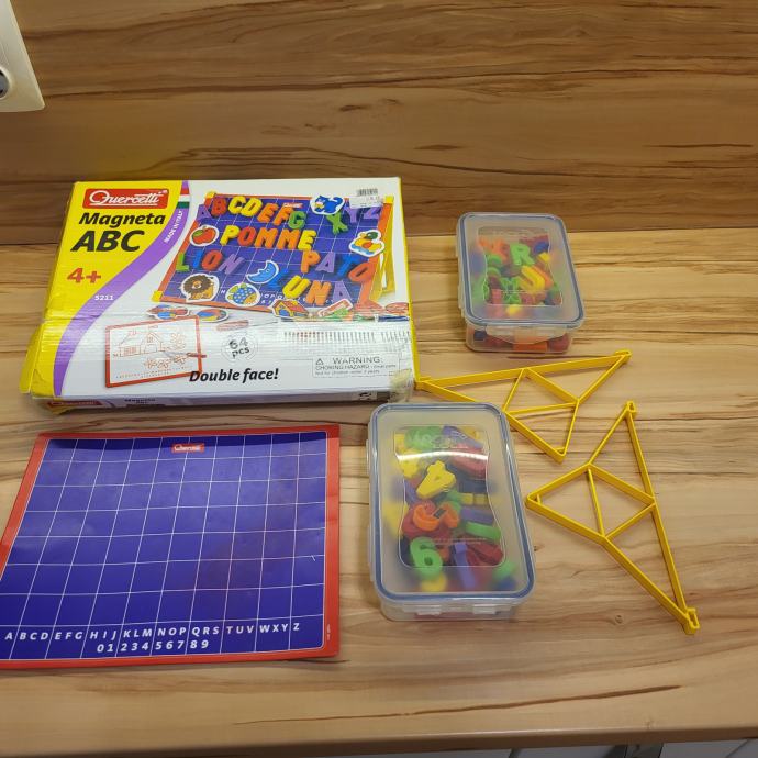 Quercetti Magneta ABC Magnetische Buchstaben - Lernspiel Mit Whiteboard Für Kinder