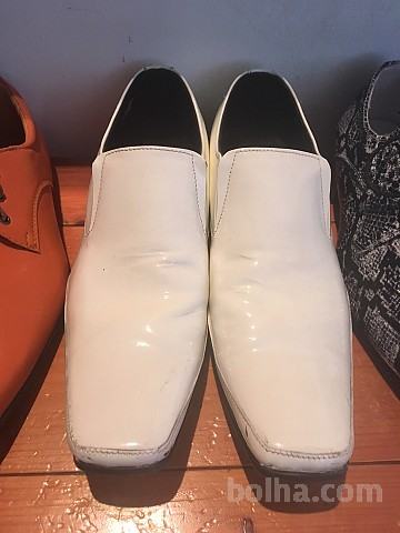 Beli usnjeni čevlji št. 42, NOVI, nikoli nošeni