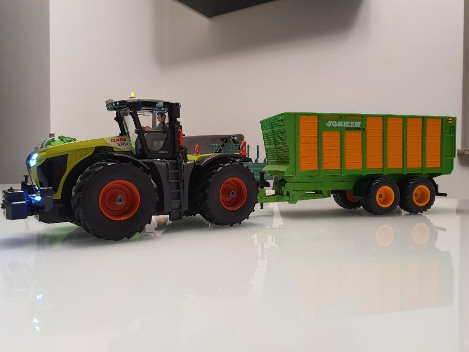 Miniature Tracteur Claas Xerion 5000 SIKU - Échelle 1/32, Référence SIK3271 - Neuf Sous Emballage
