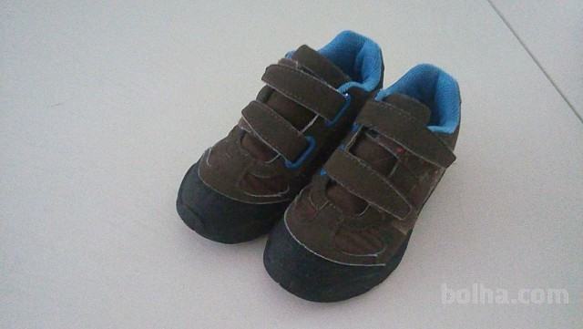 Fantovski čevlji Quechua, št. 28