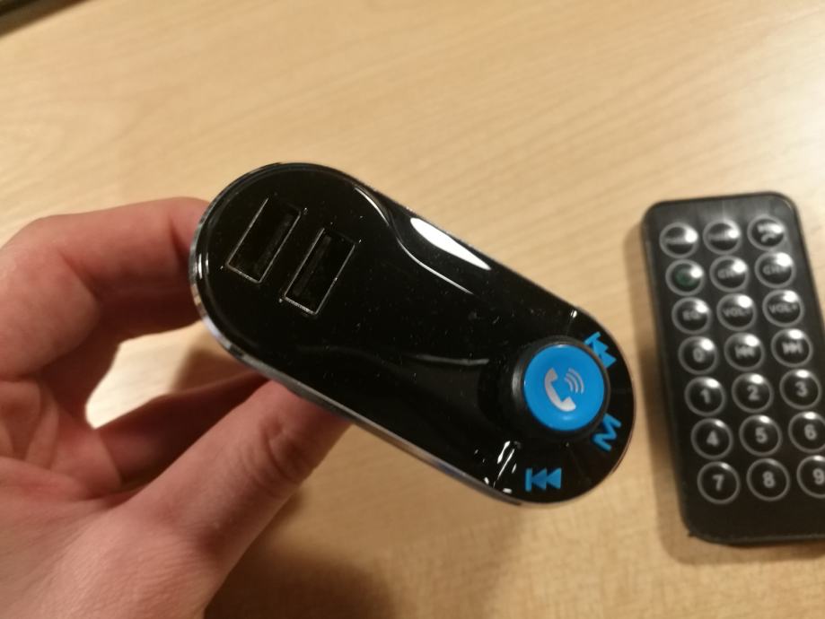 FM Oddajnik FM Transmitter Bluetooth za avto