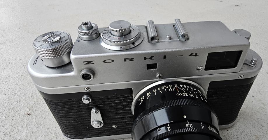 Appareil photo télémétrique vintage Zorki-4 avec objectif