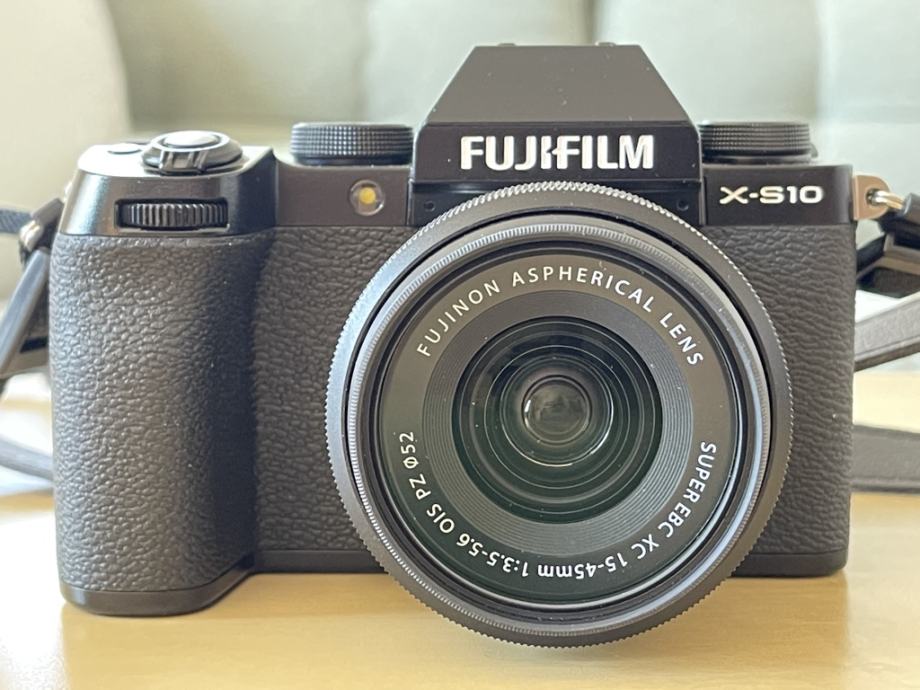 Fujifilm X-S10 z objektivi