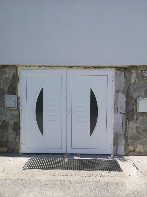 GARAŽNA DVOKRILNA VRATA PVC