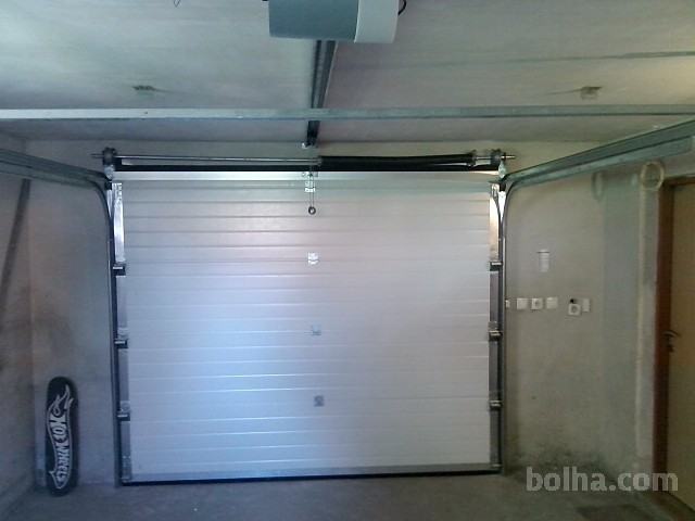 Garažna sekcijska dvižna garažna vrata po meri
