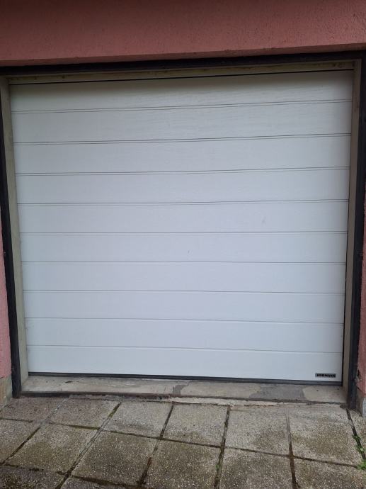 Sekcijska garažna vrata HÖRMANN