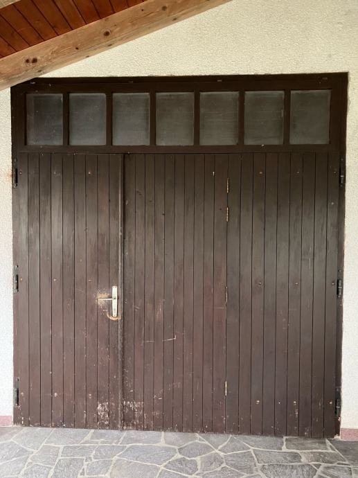 Vrata lesena