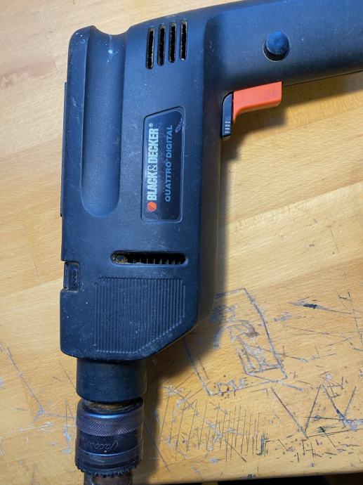 Vrtalnik Black & Decker made in England, Quattro Digital, malo rabljen