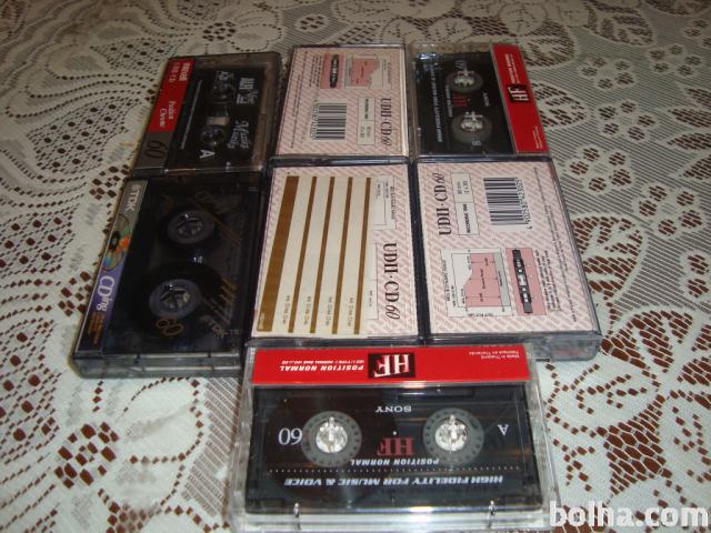 kasete v kompletu