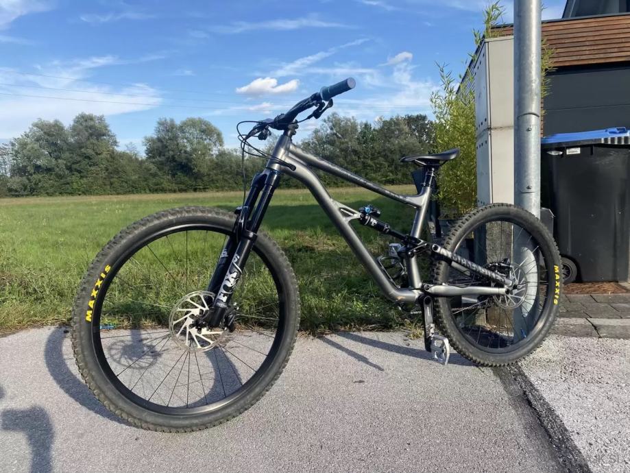 Specialized Status 160 enduro kolo