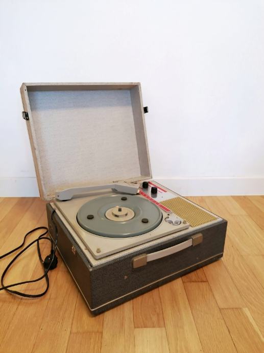 gramofon Iskra Stockholm-zbirateljski predmet (v okvari)