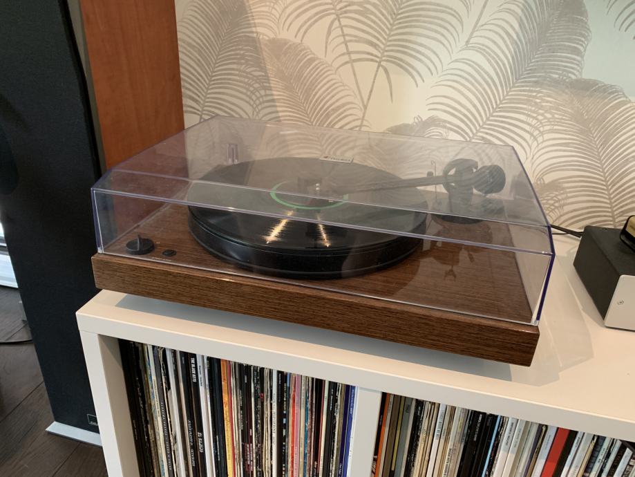 ProJect Gramofon 2 Xperience Comfort + Preamp Phono Box SE II
