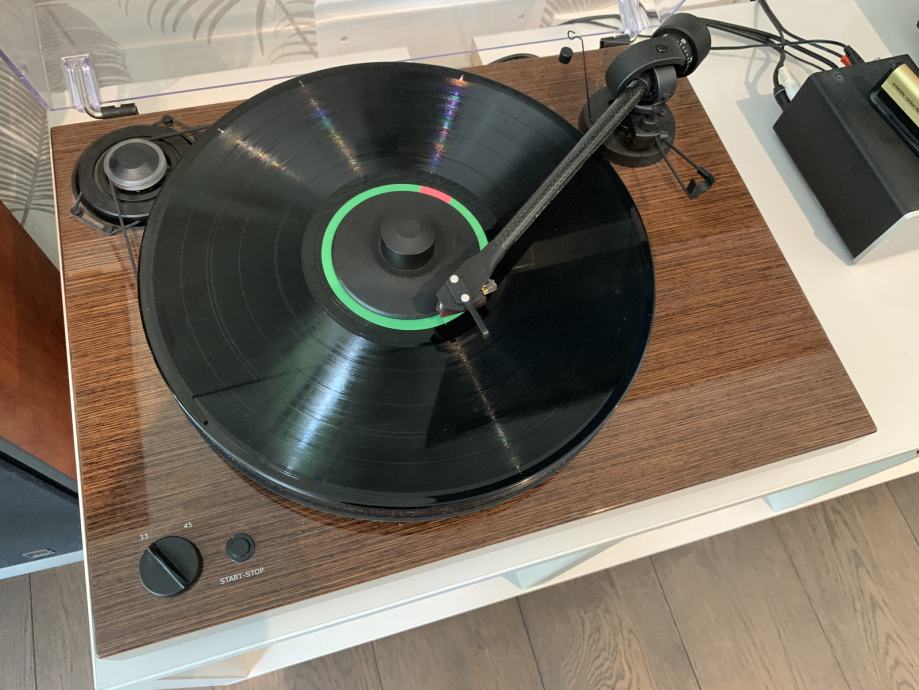 ProJect Gramofon 2 Xperience Comfort + Preamp Phono Box SE II