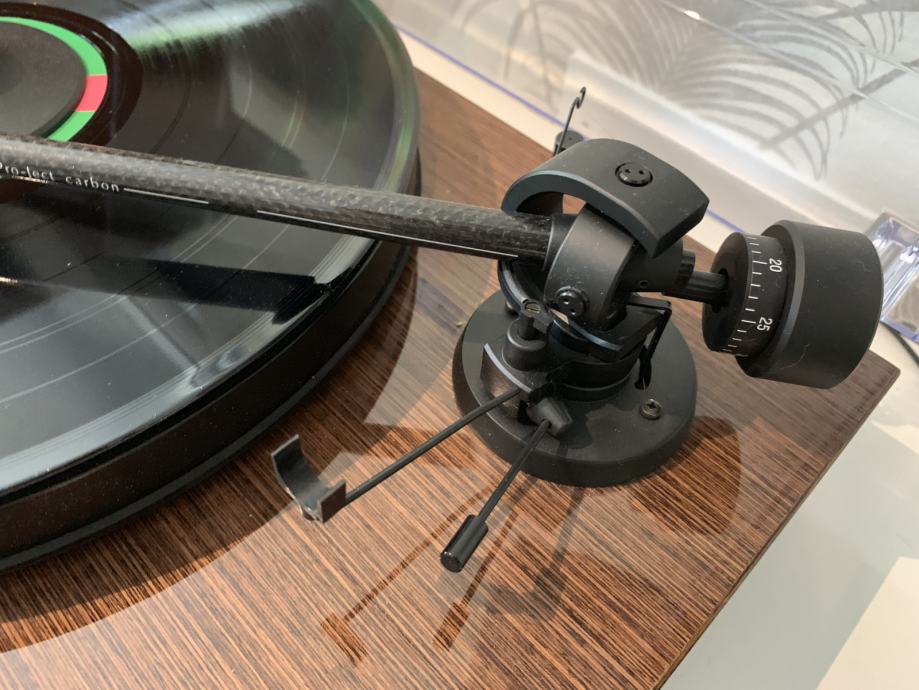 ProJect Gramofon 2 Xperience Comfort + Preamp Phono Box SE II