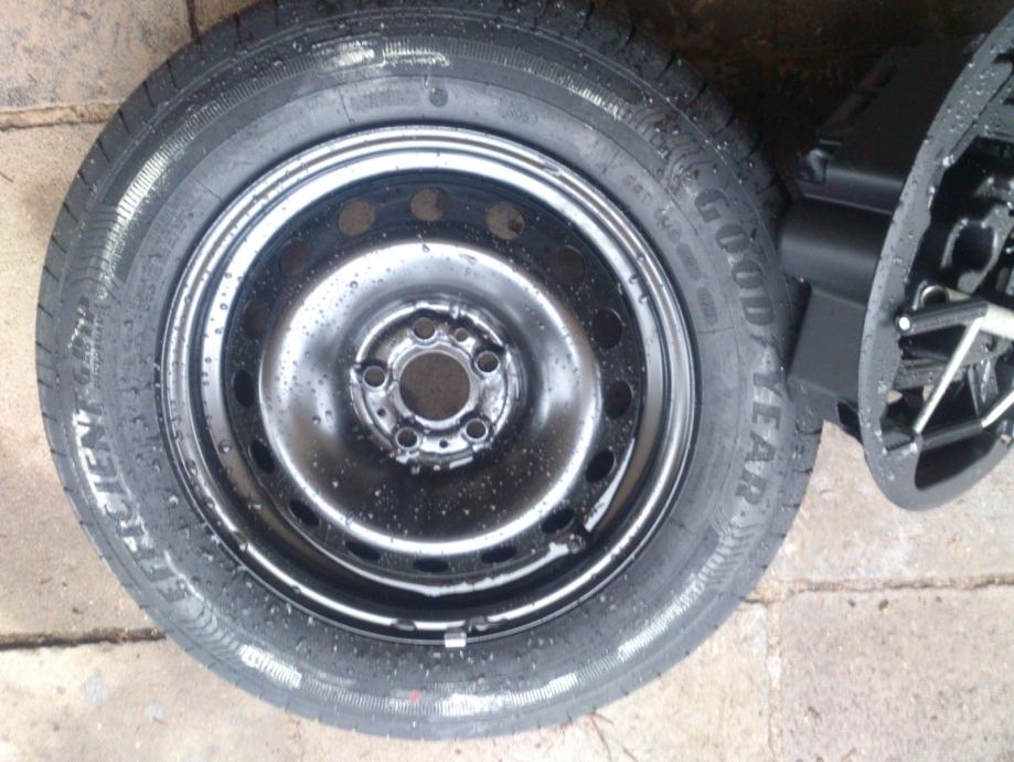 fiat tipo 2017 rezervna guma feltna platišče orodje za menjavo pnevmat