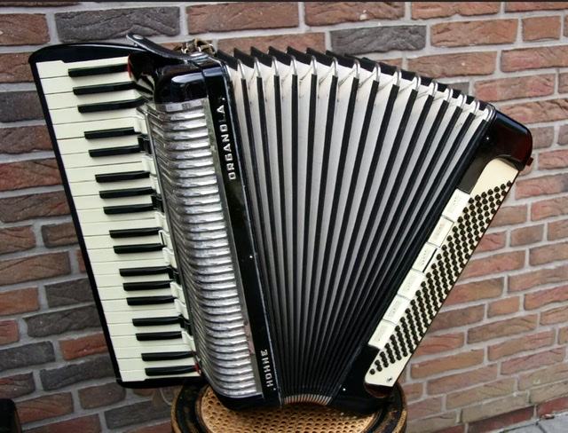 Hohner Organola 140 klavirska harmonika