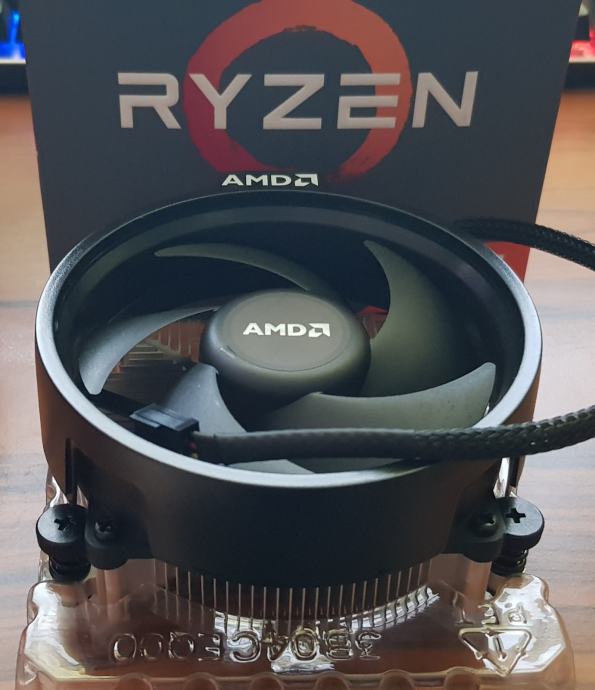 NOVO! AMD Wraith Stealth hladilnik od Ryzen 5