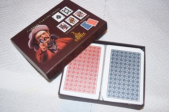 Igralne karte (plastične) 1x rdeče, 1x modro hrbtišče