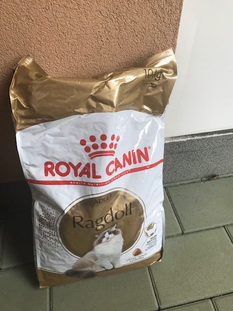 Za muco prodam hrano Royal canin 10 kg RAGDOLL  48 €