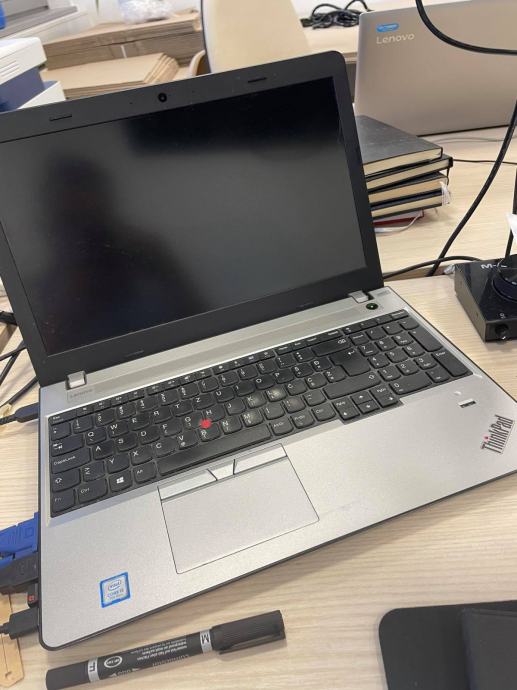 Lenovo prenosnik ThinkPad E570 i5-7200U/8GB/256GB SSD/15,6FHD