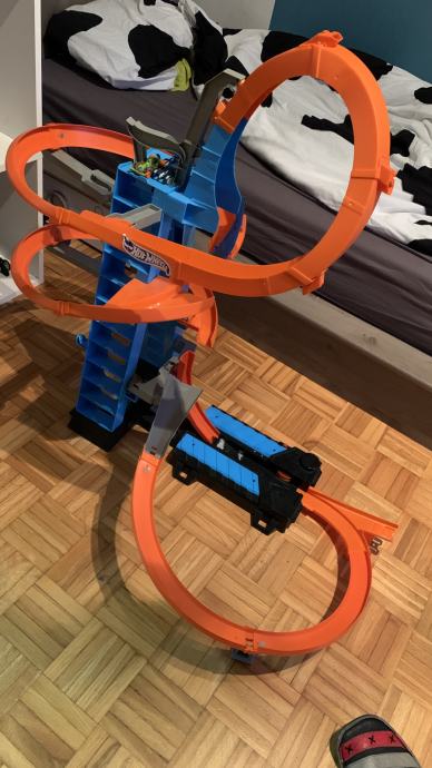 Hot Wheels – Coffret Altitude Crash – Tour De 80 Cm – Propulseur Motorisé – Cascades Et Loopings – Dès 5 Ans