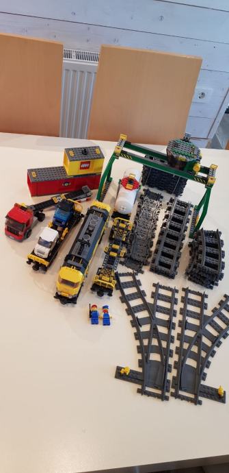 Lego tovorni vlak