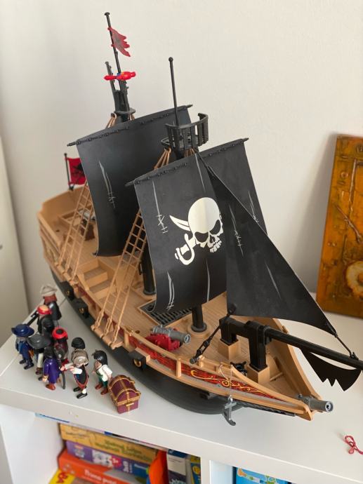 Playmobil 6678 Pirate Fighting Ship