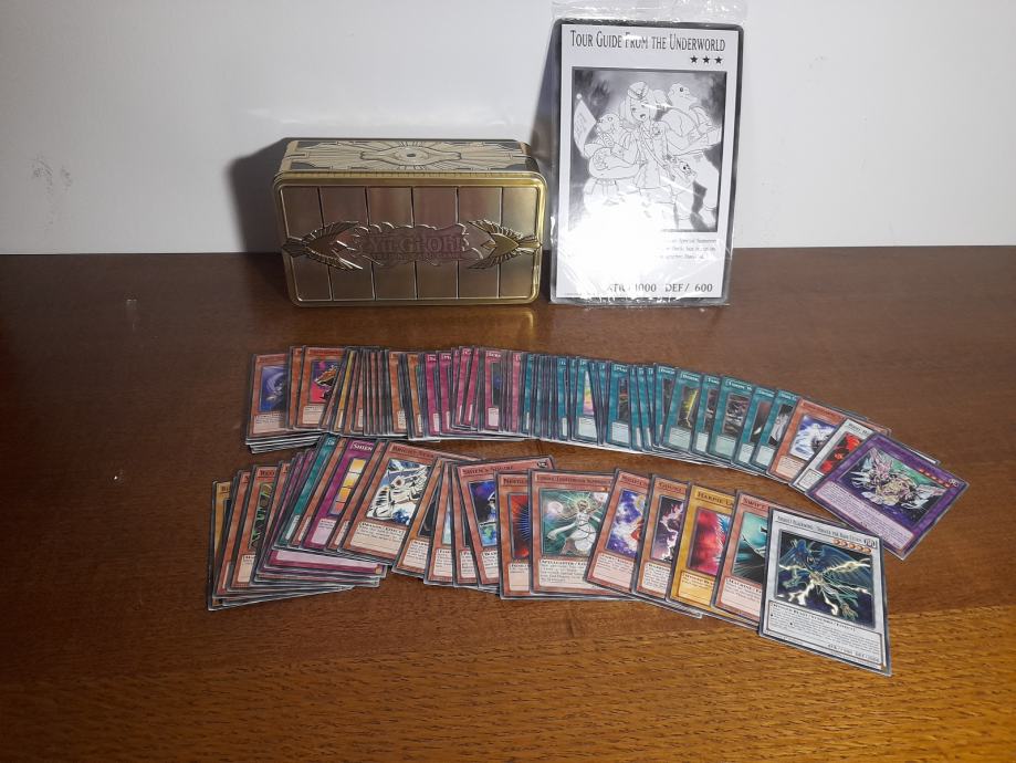 YuGiOh 100 kart+zlata škatla za shranjevanje in ogromna karta!