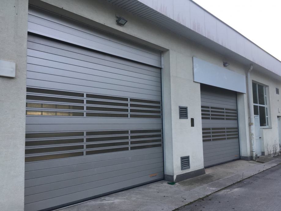 Garažna vrata EFAFLEX širina 4,3m x višina 4,12m.