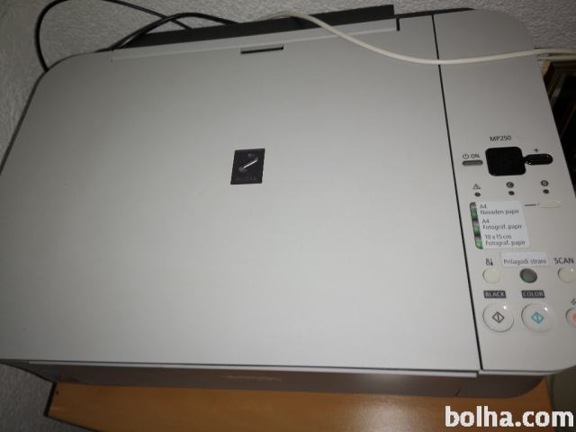 Tiskalnik in skener znamke HP