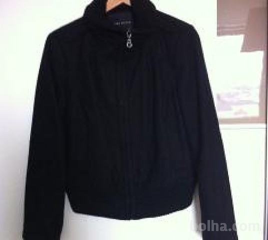Črna prehodna jakna znamke Zara