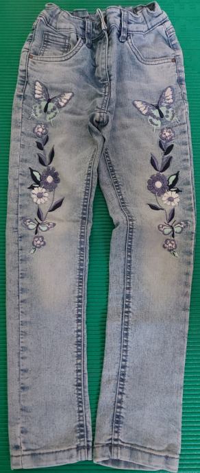 Jeans dekliške hlače/kavbojke z našitki št. 122
