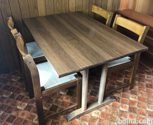 Jedilna miza s 4 stoli