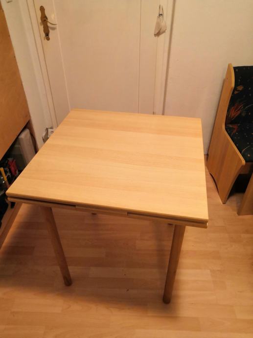 Kompaktna raztegljiva jedilna miza 70 x 70 cm (raztegljiva na 120 cm)