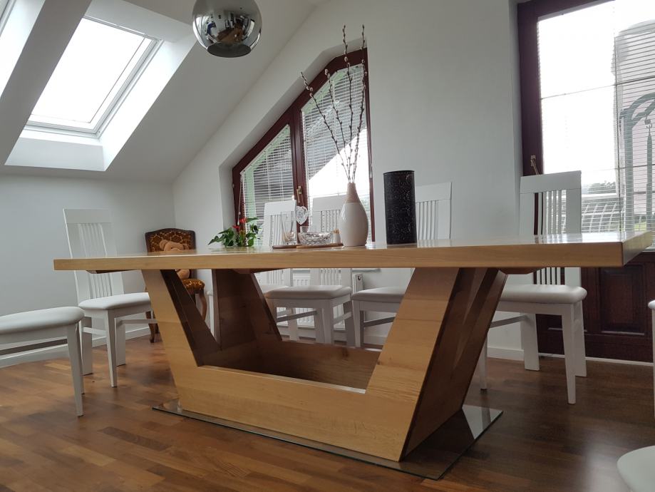Masivna lesena jedilna miza
