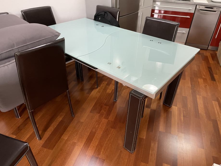 Raztegljiva jedilna miza 180x90 cm + stoli