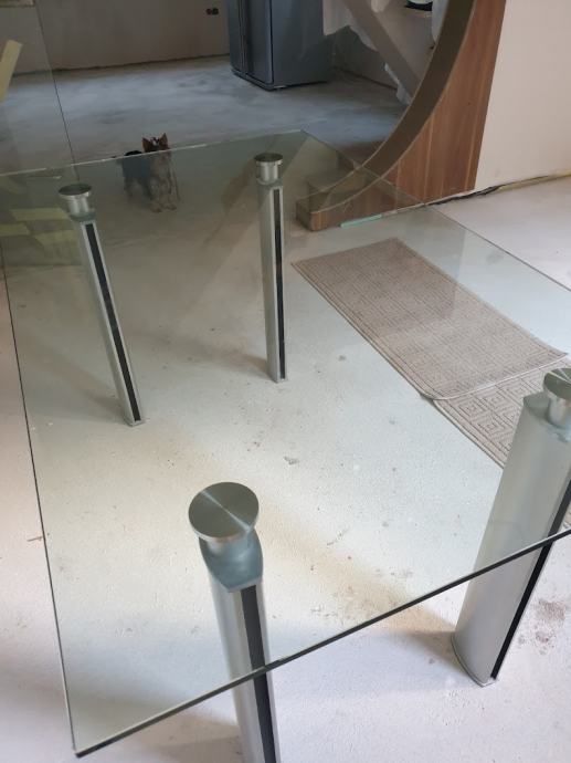 Steklena kuhinjska miza