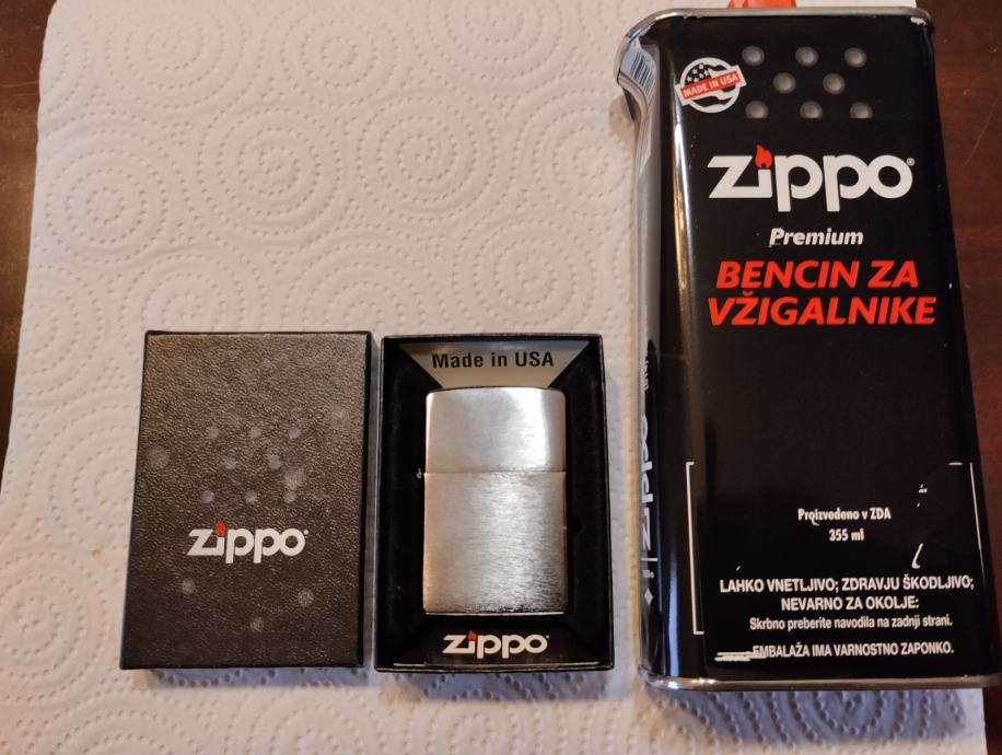 Zippo + bencin za polnjenje.
