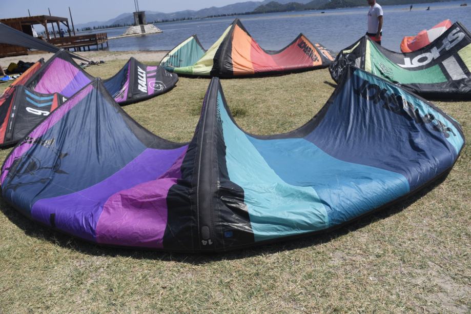 Kite SLINGSHOT RALLY 14m 2019 + bar SENTINEL 27m 2019