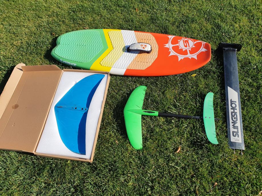 Slingshot kite foil board