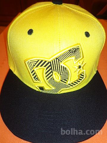 kapa s šiltom rumeno- črne barve