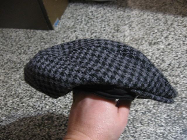 črno siva baretka H&M vel.146/152 (obseg 54cm)