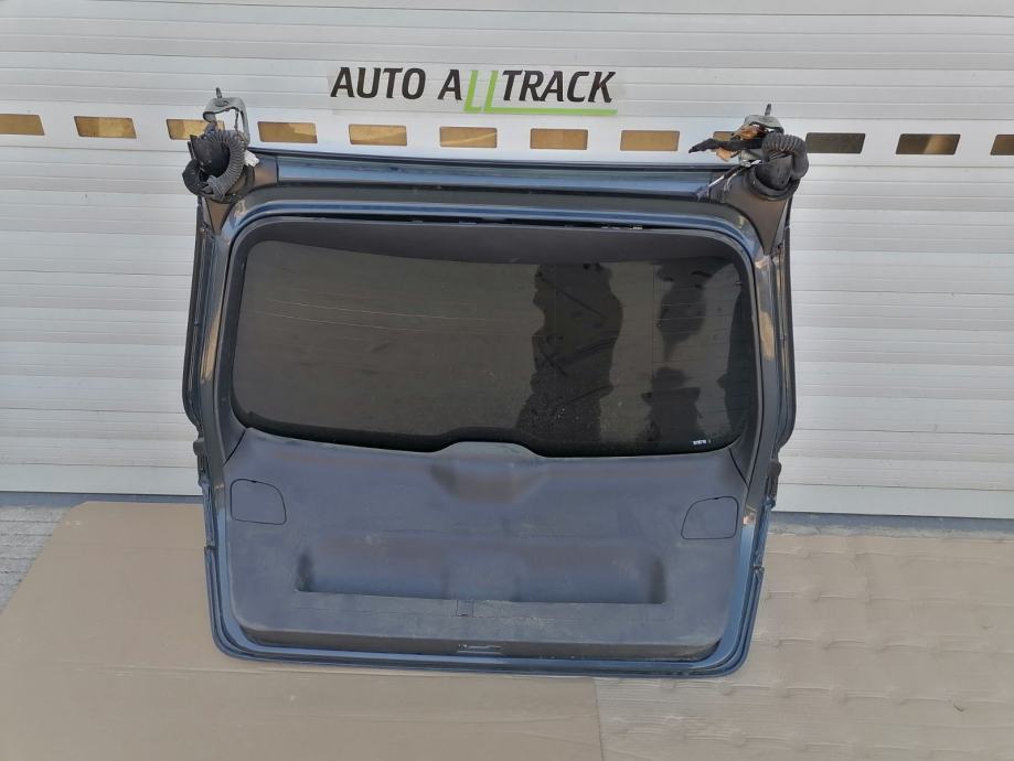 Audi a3 8p sportback vrata prtljažnika