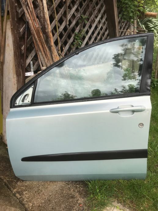 Fiat Stilo prednja leva voznikova vrata nepoškodovana z mehanizmom