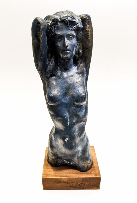 (6172) Kip iz žgane gline STANE KOLMAN Ženska 9,5 x 27 x 8cm