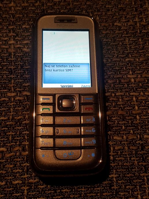 Klasicni mobilni telefon mobitel Nokia 6233