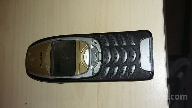 Nokia 6310 -zlate barve, odlično ohranjen