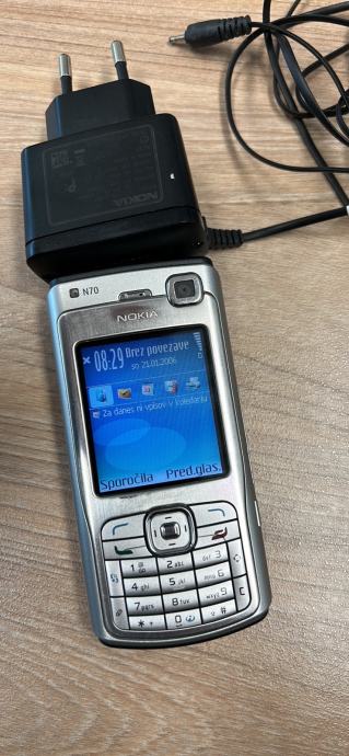 Nokia n73 in polnilec, izredno lepo ohranjena, brezhibna