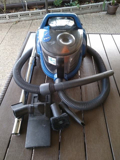 Sesalnik PHILIPS PowerPro Active