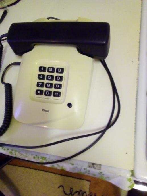 TELEFON - Klasičen, znamke ISKRA SL6-DYN na tipke.